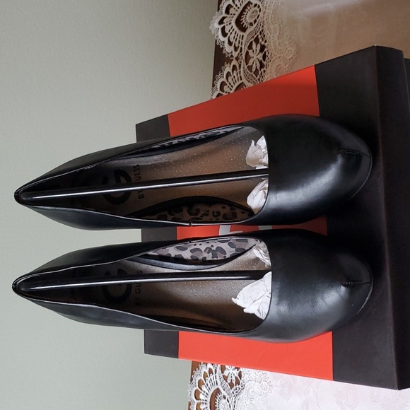 Guess Heels - Picture 4 of 5